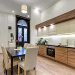 Real Klauzál Apartamento