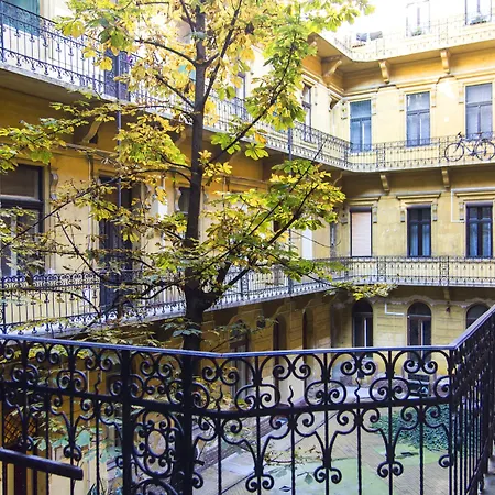 アパート Real Klauzal *