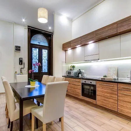 アパート Real Klauzal