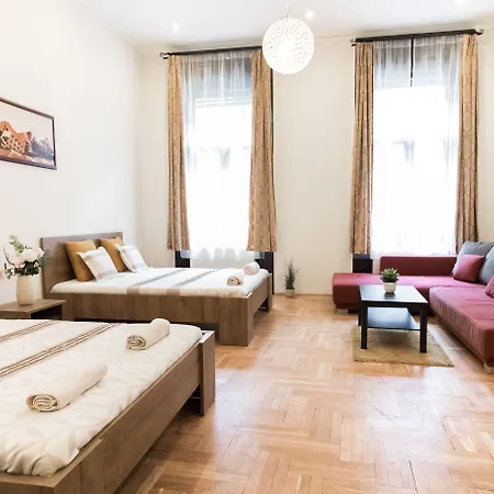 Real Klauzal アパート *