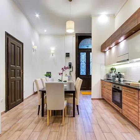 Real Klauzal アパート