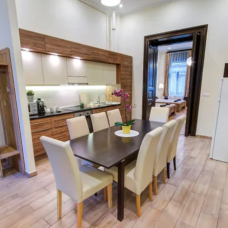 アパート Real Klauzal