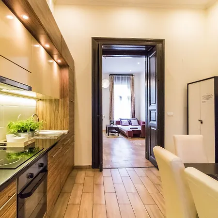 アパート Real Klauzal *