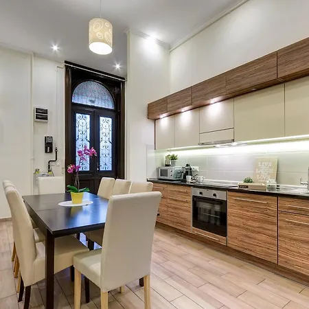 Real Klauzal Apartment
