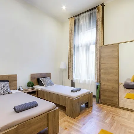 Real Klauzal Apartment
