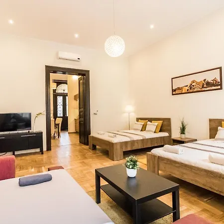 Real Klauzal Apartment